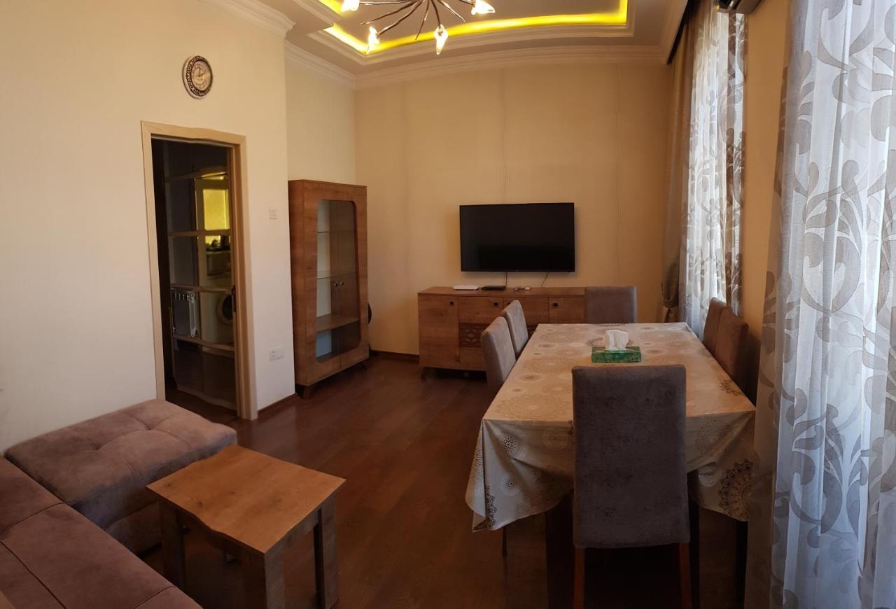 Central Baku Luxury Apartment On Nizami Street Bagian luar foto